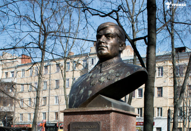 Памятник полковнику Михаилу Вайцеховскому 