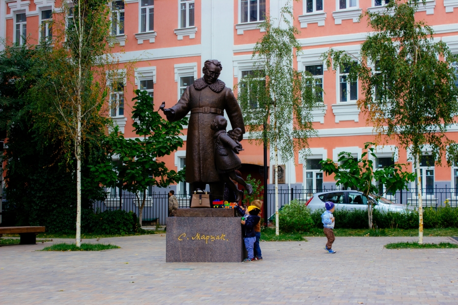Памятник С. Я. Маршаку