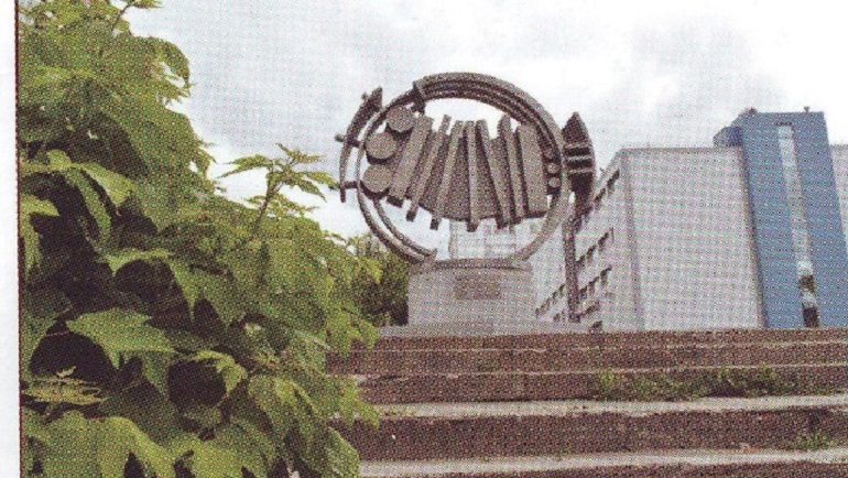 Памятник гармони