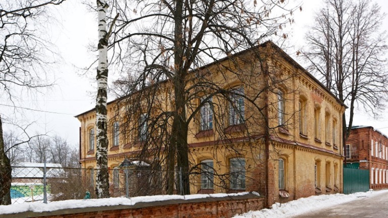 Училище Ясюнинских