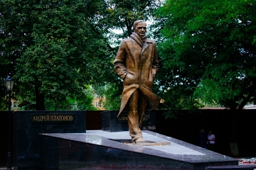 Памятник А. П. Платонову